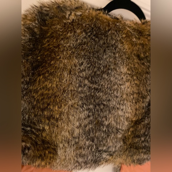 SUPERTRASH 60” Faux Fur Stole Wrap with golden orange shimmery lining. - Picture 5 of 7